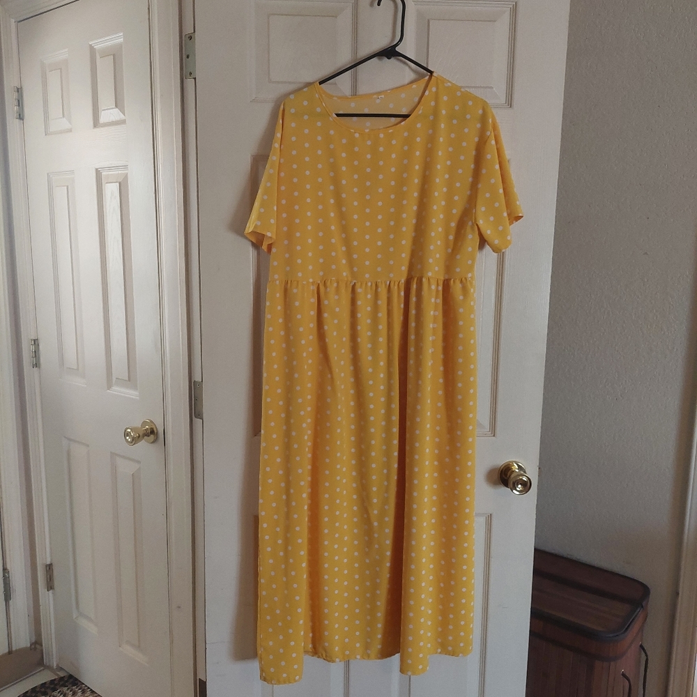Spotted yellow dress